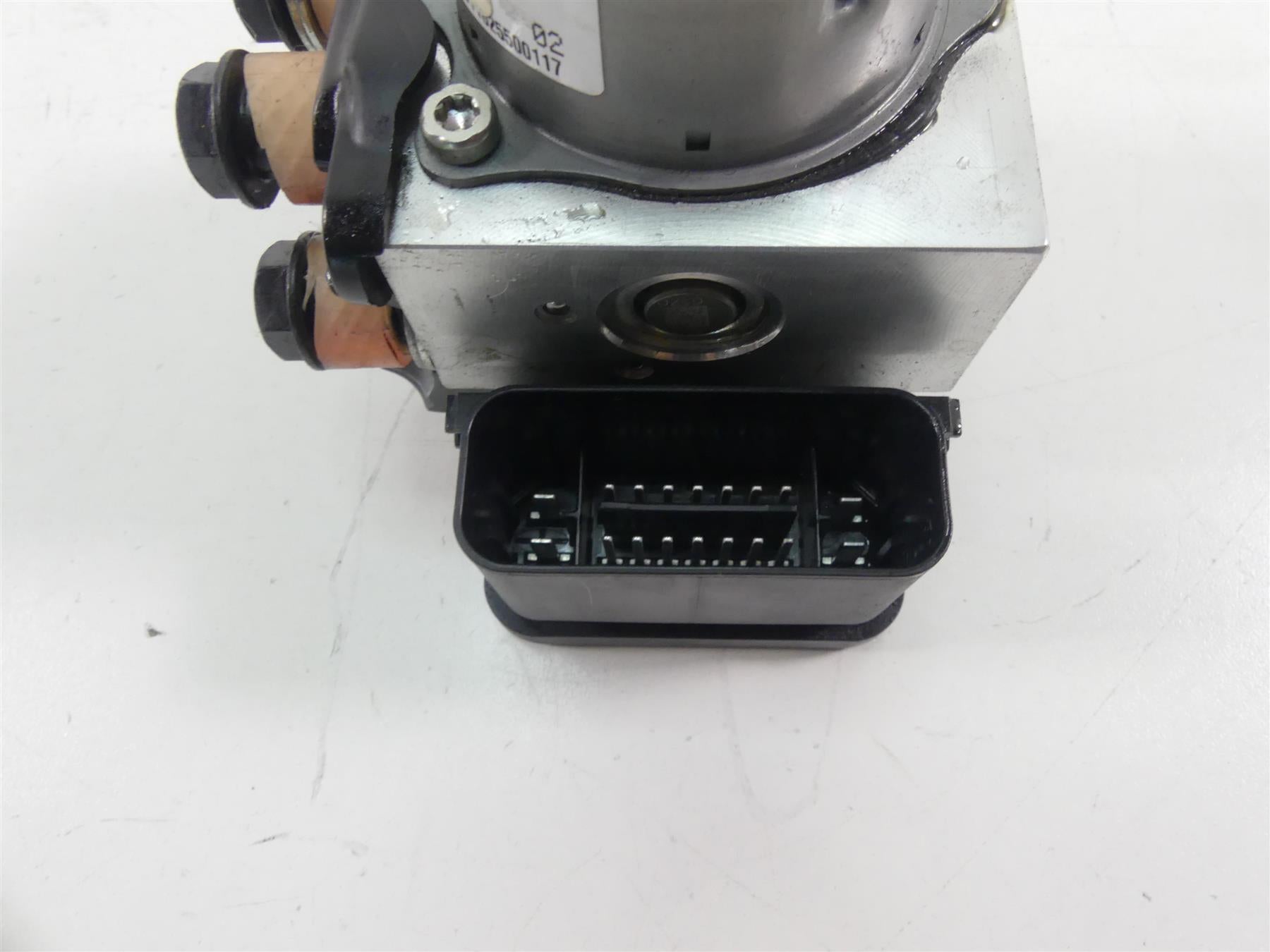 2017 Triumph Thruxton 1200R Abs Brake Pump Module Unit T2021931 {{ shop.shopifyCountryName }} - Mototech271