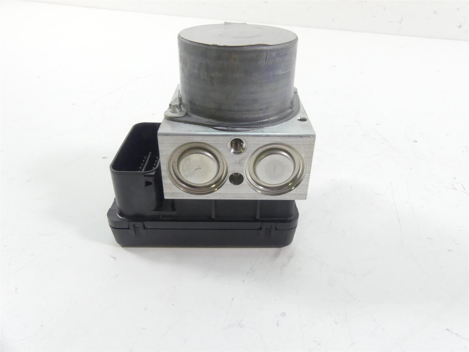 2018 Mv Agusta Brutale 800 RR Abs Brake Pump Module Unit 8000B9884 {{ shop.shopifyCountryName }} - Mototech271