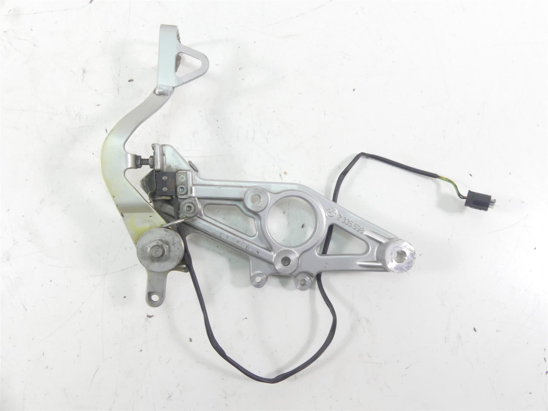2003 BMW R1150 GS R21 Right Front Rider Footpeg Mount & Brake Pedal 46712335598 {{ shop.shopifyCountryName }} - Mototech271
