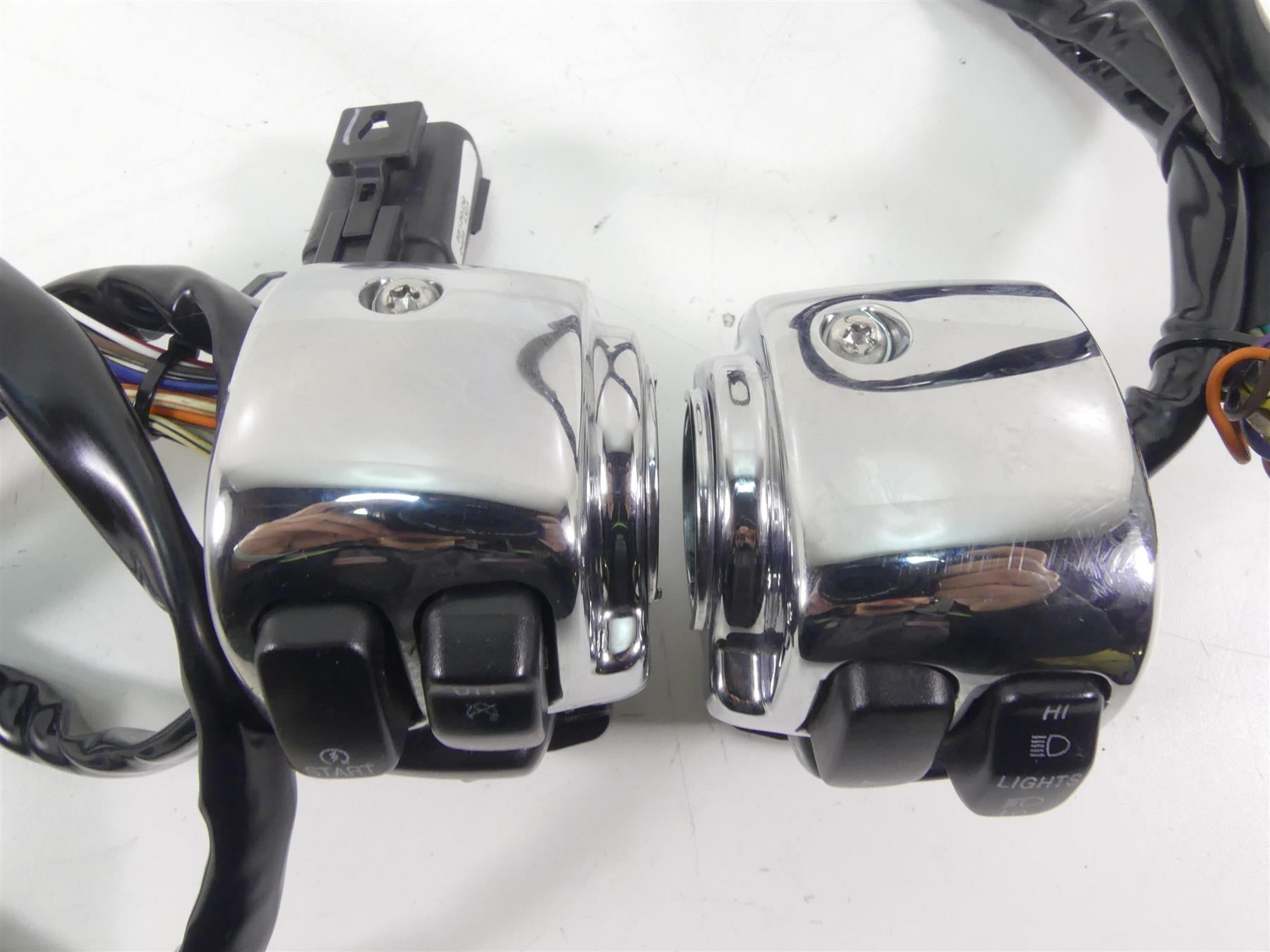 2009 Harley FLHTCU SE4 CVO E-Glide Left Right Chrome Control Switch Set 56866-06 {{ shop.shopifyCountryName }} - Mototech271