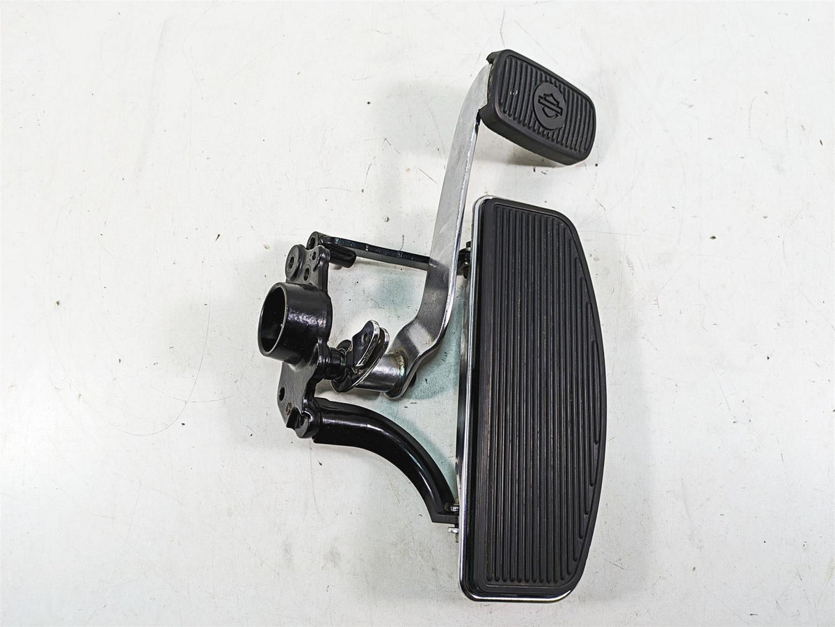 2010 Harley Touring FLHTCU Electra Glide Right Floorboard + Brake Pedal 50621-06 {{ shop.shopifyCountryName }} - Mototech271