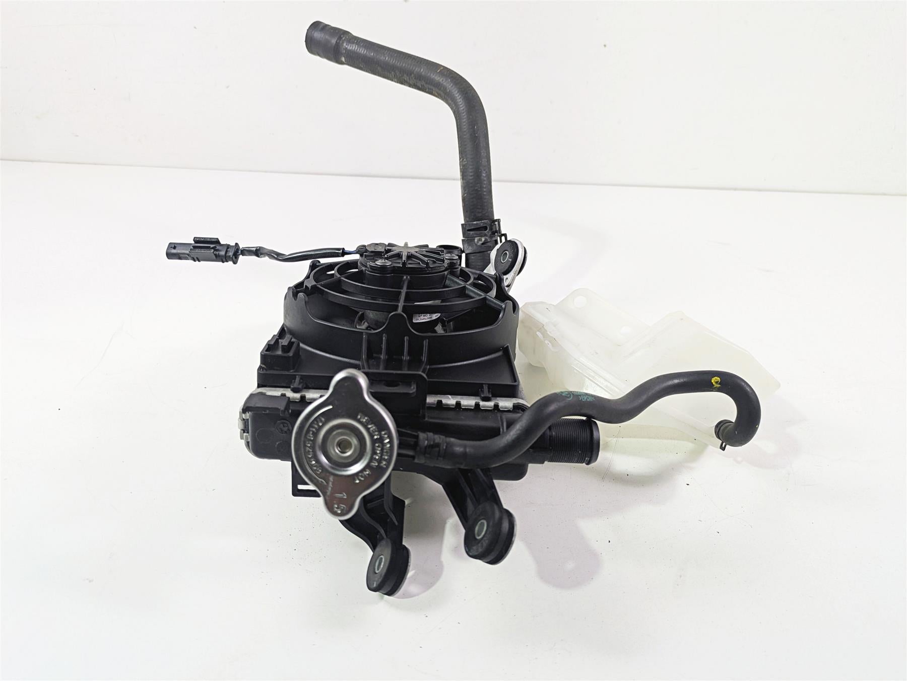2016 BMW R1200RT K52 Right Radiator Fan Hoses Reservoir Set 17118546416 {{ shop.shopifyCountryName }} - Mototech271