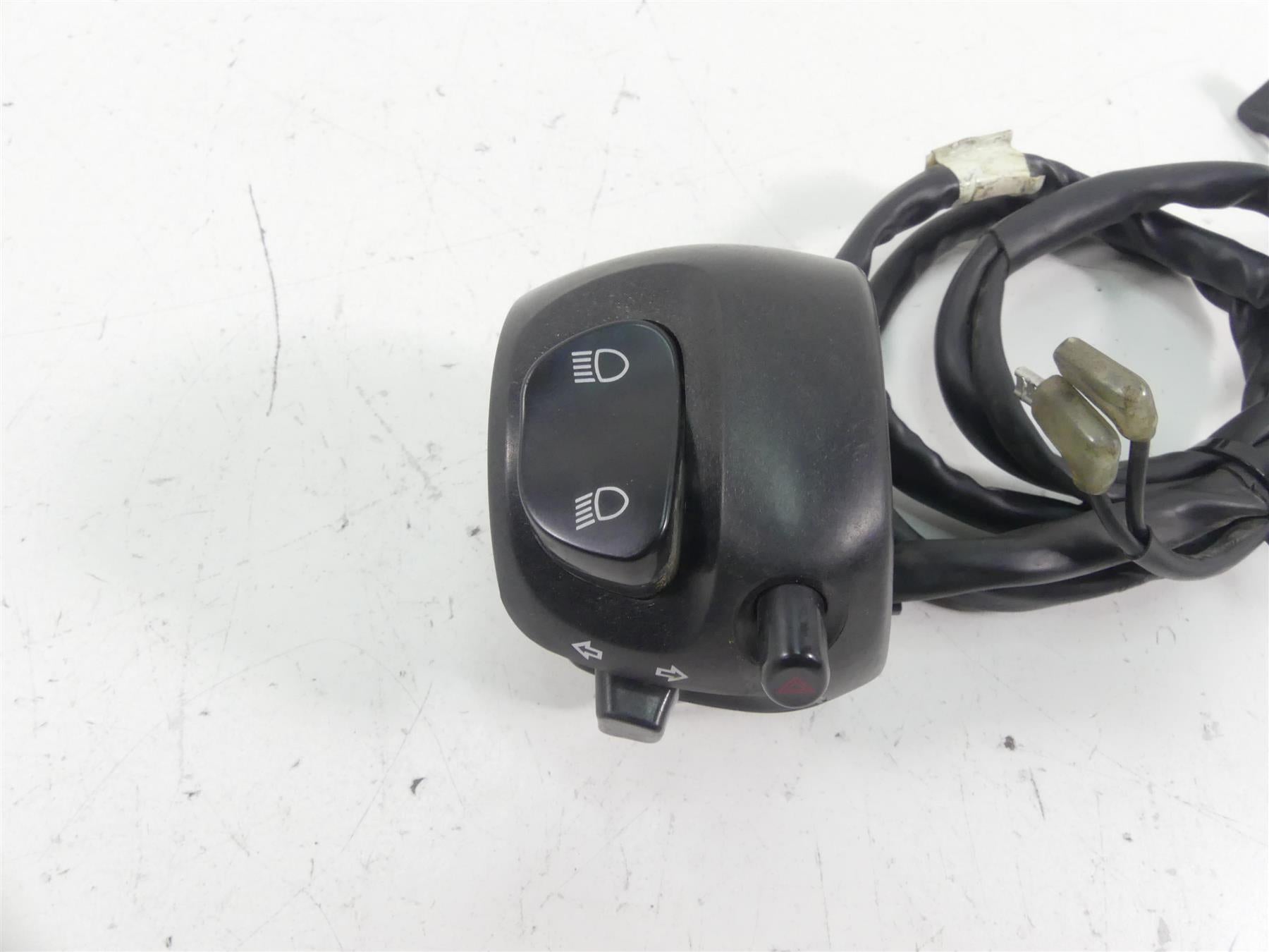 2008 Yamaha FZ1 Fazer Left Hand Blinker Light Control Switch 3C3-83972-00-00 {{ shop.shopifyCountryName }} - Mototech271