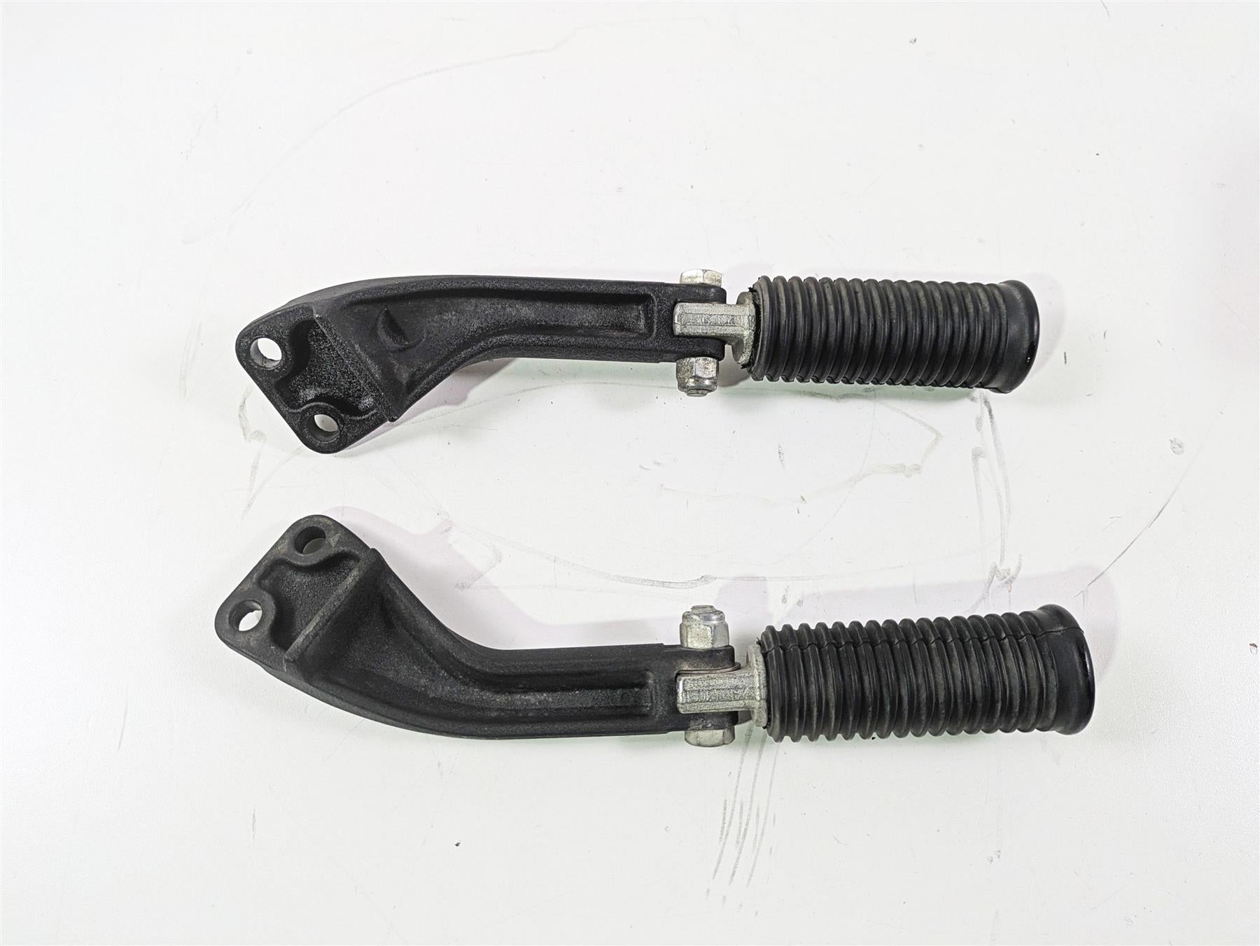 2010 Harley Dyna FXDB Street Bob Rear Passenger Footpeg Set 49224-06A 49230-06 {{ shop.shopifyCountryName }} - Mototech271