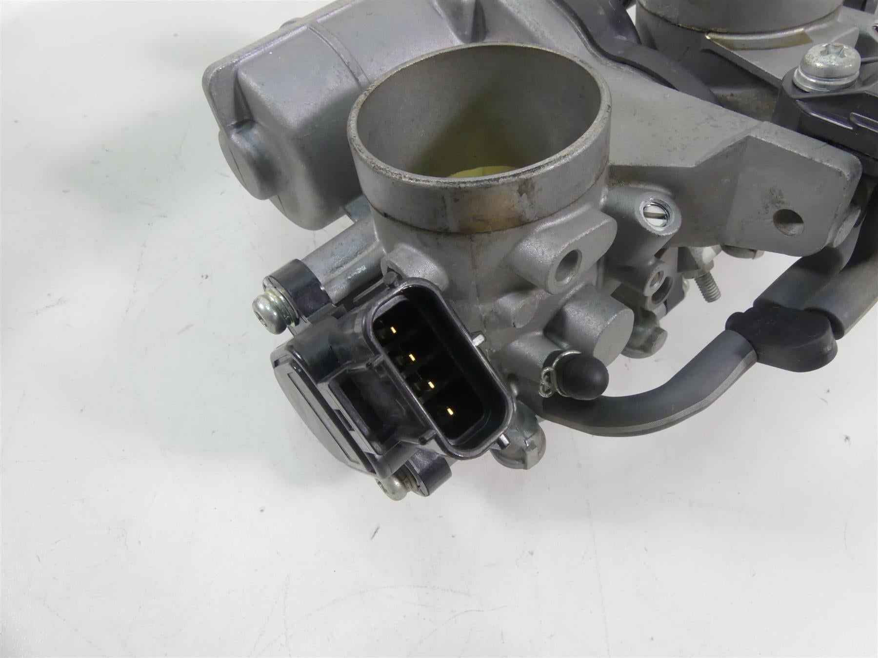 2015 Yamaha MT09 FZ09 Mikuni Throttle Body Bodies Fuel Injection 1RC-13750-00-00 {{ shop.shopifyCountryName }} - Mototech271