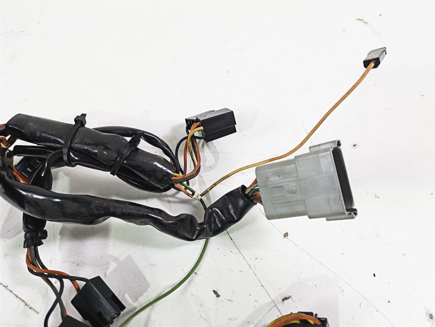 2003 Harley Touring FLHTCUI E-Glide 100th Front Interconnect Wiring 70232-03 {{ shop.shopifyCountryName }} - Mototech271