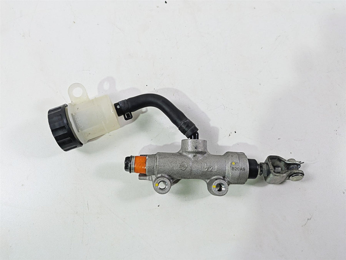 2020 Kawasaki Z900 ZR900 Rear Brake Master Cylinder 1/2" 43015-0650 {{ shop.shopifyCountryName }} - Mototech271