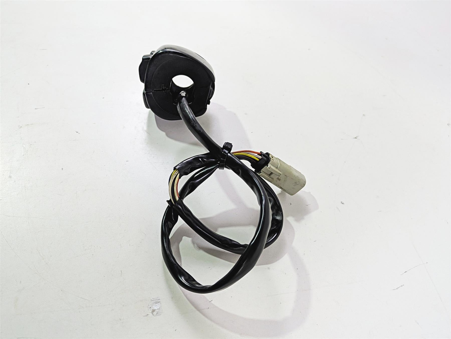 2008 Harley FXDL Dyna Low Rider 105TH Left Hand Control Switch 71598-00 {{ shop.shopifyCountryName }} - Mototech271