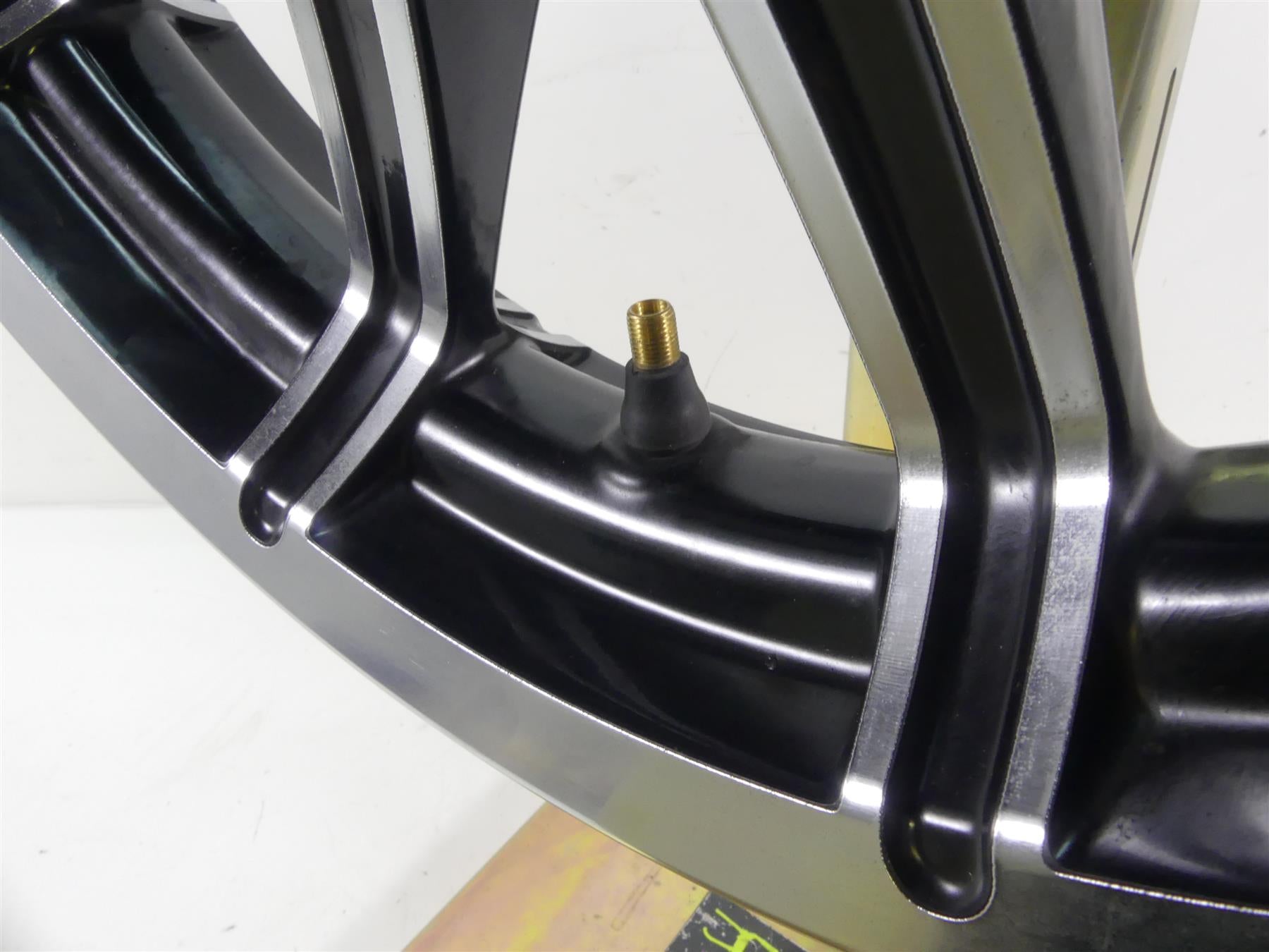2014 Harley Touring FLHTK Electra Glide Front 17x3 Impeller Wheel Rim 43300386 {{ shop.shopifyCountryName }} - Mototech271