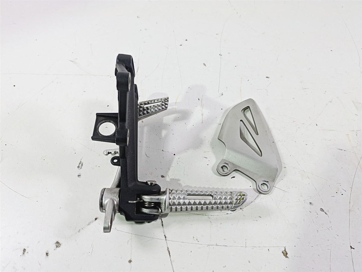 2012 Triumph Daytona 675 Right Rider Footpeg & Brake Pedal Set T2082056 T2082056 {{ shop.shopifyCountryName }} - Mototech271