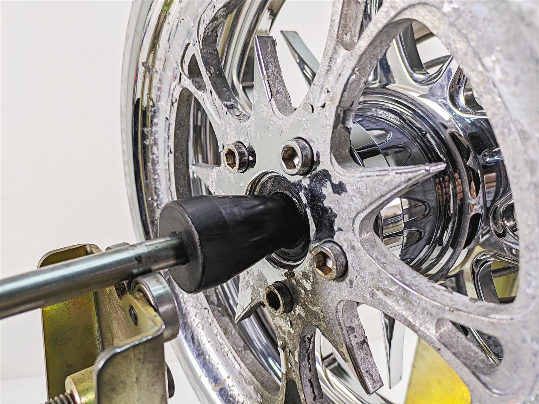 1999 Harley Dyna FXDL Low Rider 16x3 Custom Thorn Chrome Rear Wheel Rim & Rotor {{ shop.shopifyCountryName }} - Mototech271