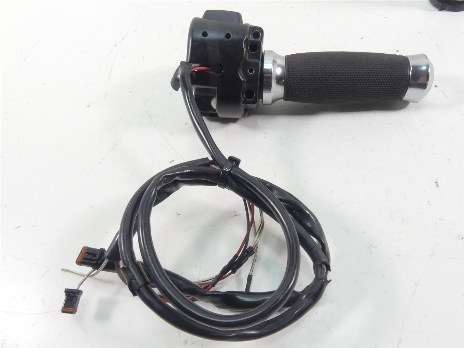 2021 Harley Softail FLSB Sport Glide Right Hand Control Switch - Read 71500462 {{ shop.shopifyCountryName }} - Mototech271