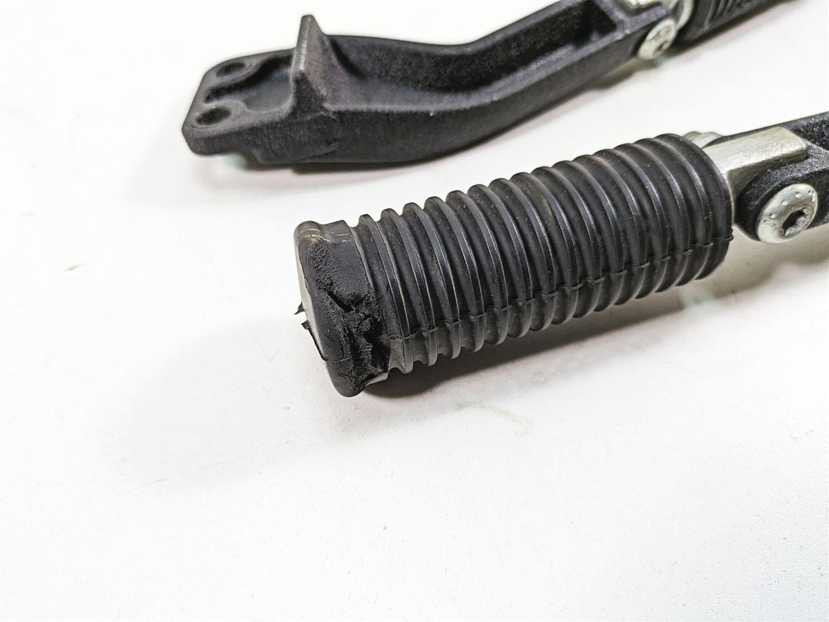 2009 Harley FXDF Dyna Fat Bob Rear Passenger Footpeg Set 49224-06A 49230-06 {{ shop.shopifyCountryName }} - Mototech271