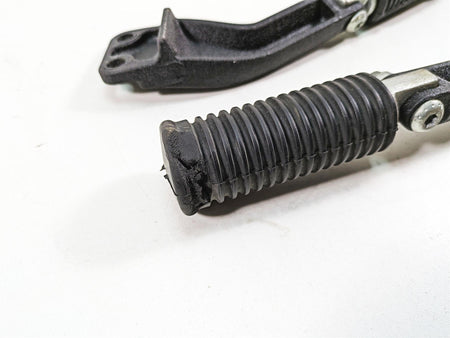 2009 Harley FXDF Dyna Fat Bob Rear Passenger Footpeg Set 49224-06A 49230-06 {{ shop.shopifyCountryName }} - Mototech271
