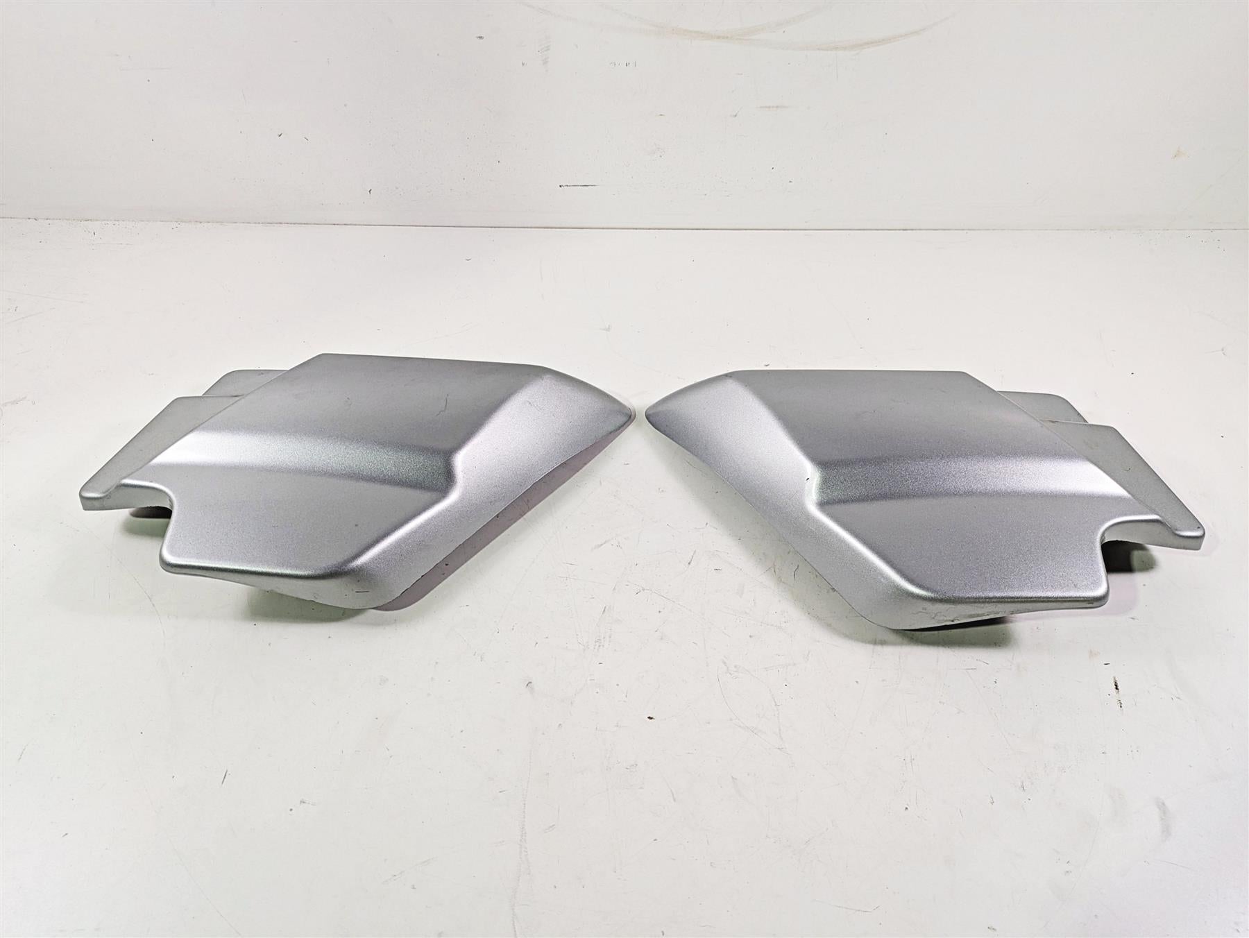 2010 Harley Touring FLHX Street Glide Side Cover Set Silver 66048-09A 66250-09 {{ shop.shopifyCountryName }} - Mototech271