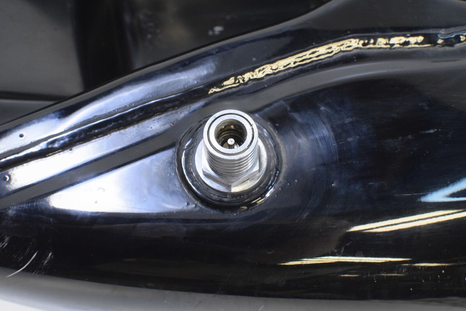 2015 Harley Touring FLTRXS Road Glide Fuel Gas Petrol Tank - Dented 61356-08 {{ shop.shopifyCountryName }} - Mototech271