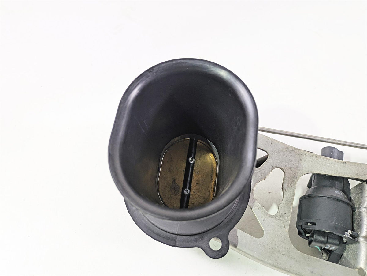 2010 Ducati Streetfighter 1098 S Throttle Body Bodies READ 28240791B {{ shop.shopifyCountryName }} - Mototech271