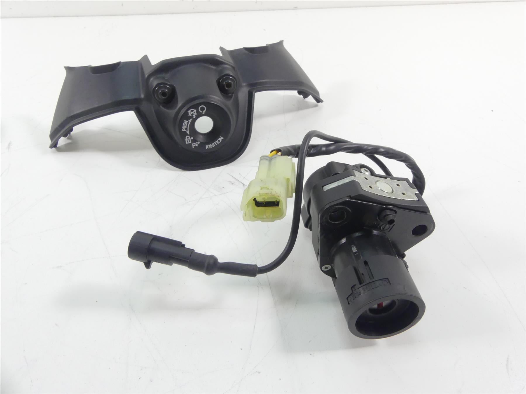 2018 Ducati Panigale 1100 V4 S Ignition Switch Seat Key Lock Gas Cap 59822131A {{ shop.shopifyCountryName }} - Mototech271