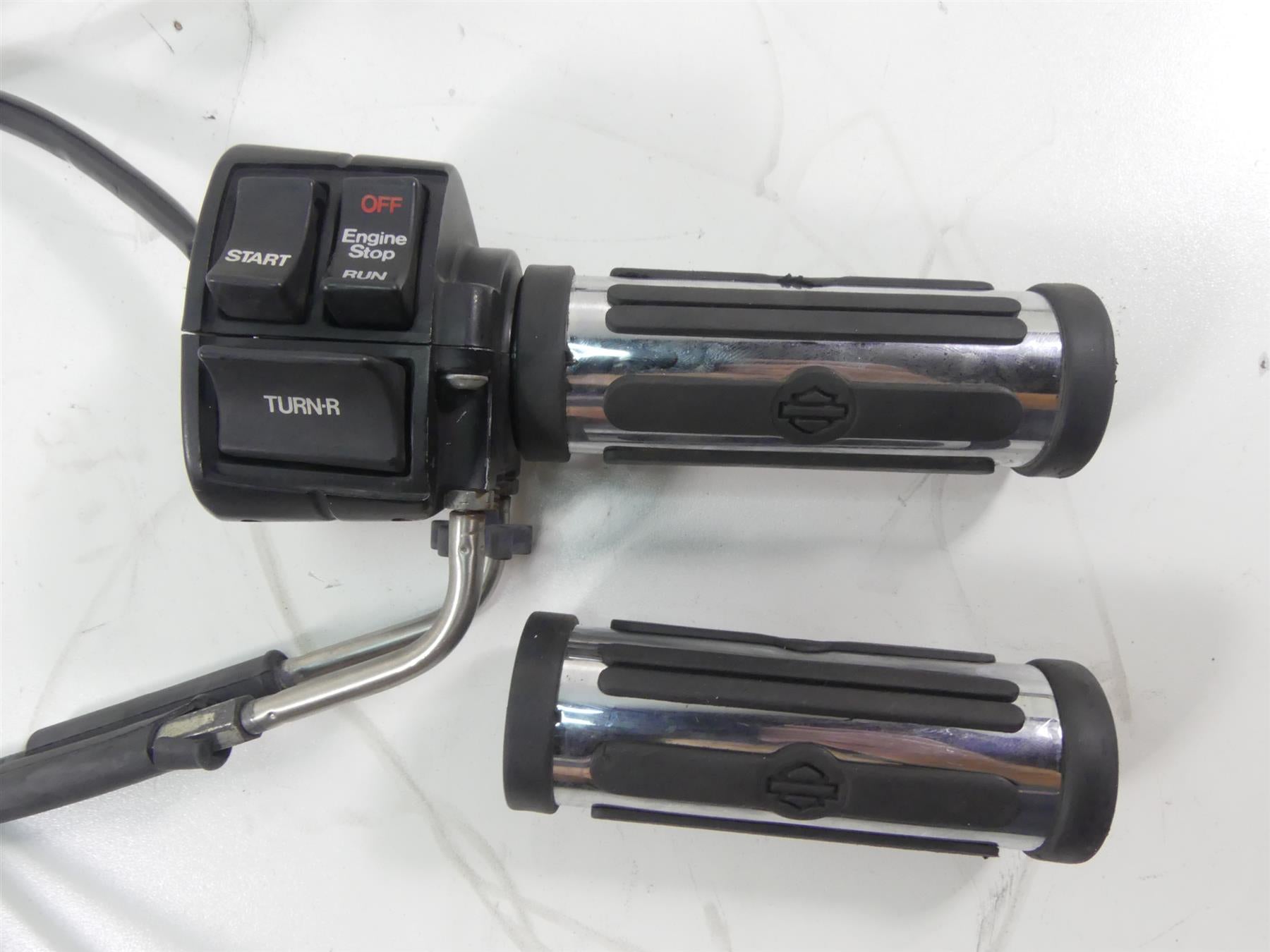 1993 Harley FXSTS Softail Springer Right Control Switch + Throttle Grip 70219-87 {{ shop.shopifyCountryName }} - Mototech271