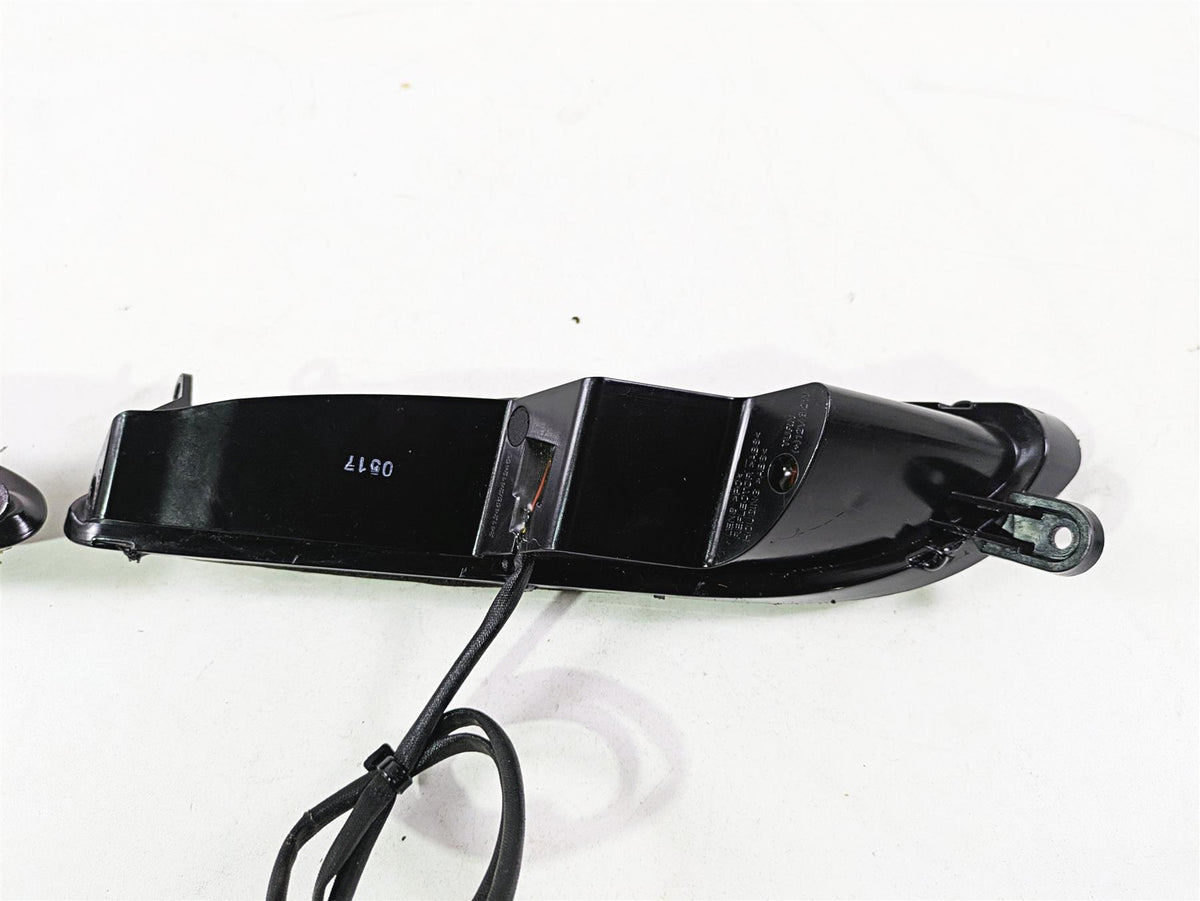2017 Indian Chieftain Limited Front Blinker Turn Signal Set 2412456 2412455 {{ shop.shopifyCountryName }} - Mototech271