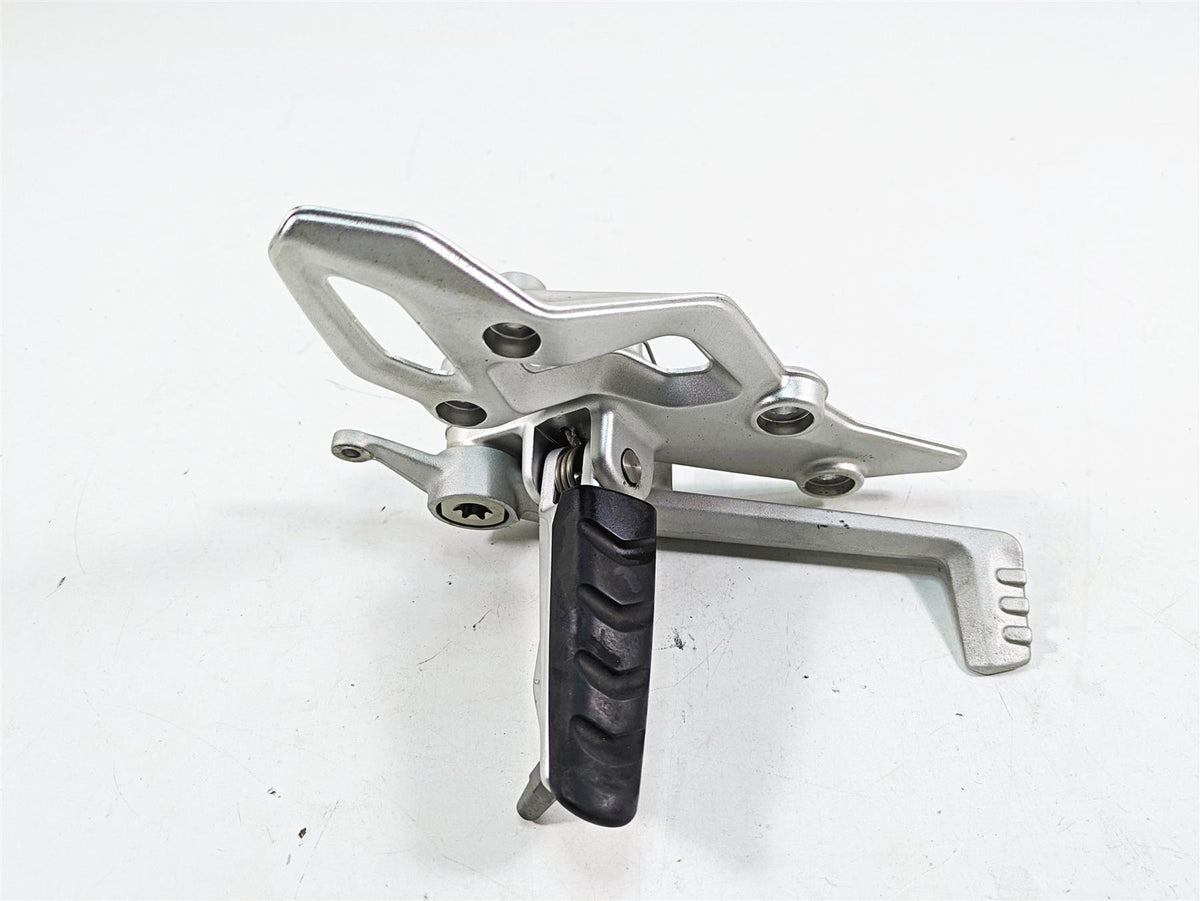 2016 BMW R1200R K53 Right Rider Footpeg & Brake Pedal Lever Set 46718540797 {{ shop.shopifyCountryName }} - Mototech271