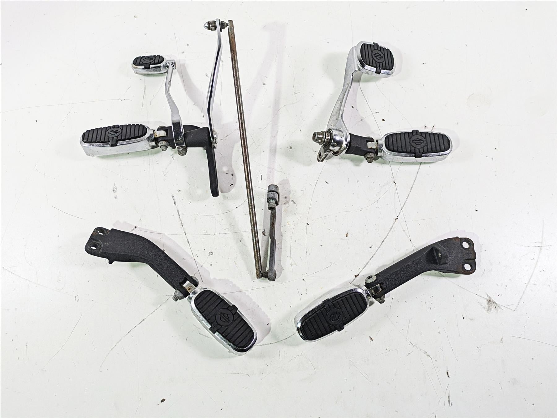 2007 Harley FXDWG Dyna Wide Glide Crested Footpeg Shift Brake Pedal Set 33693-03 {{ shop.shopifyCountryName }} - Mototech271