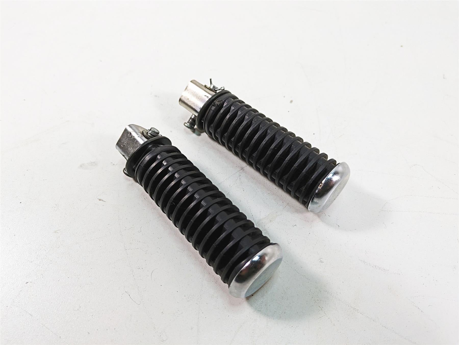 2006 Honda V-Twin VTX1300 R Rear Passenger Pillion Foot Peg Set 50715-MN0-000 {{ shop.shopifyCountryName }} - Mototech271