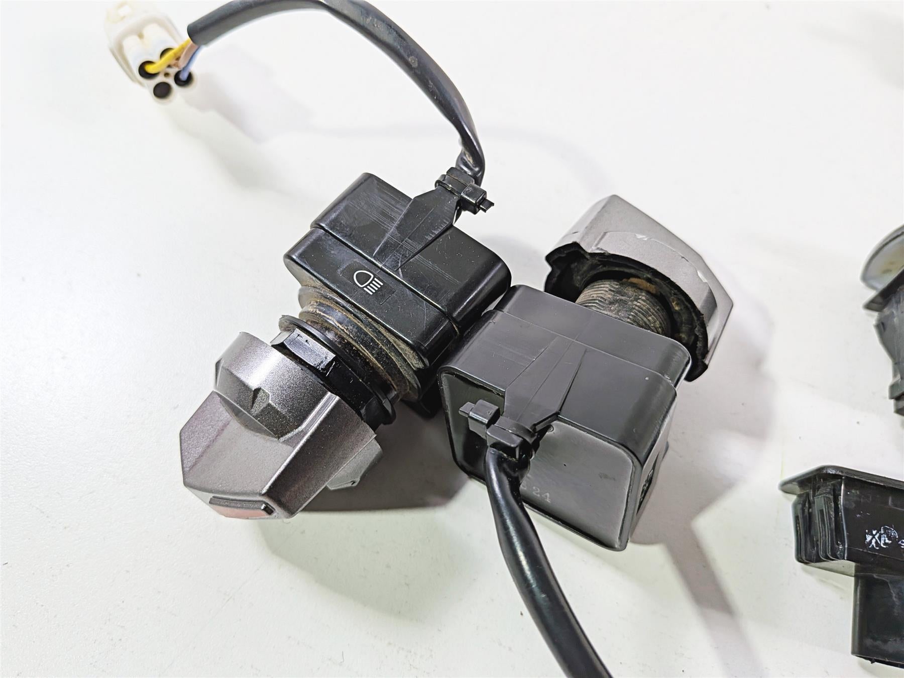 2021 Yamaha YXZ1000R EPS SS SE Ignition Light Awd Switch Key Set 5UG-H2510-00-00 {{ shop.shopifyCountryName }} - Mototech271