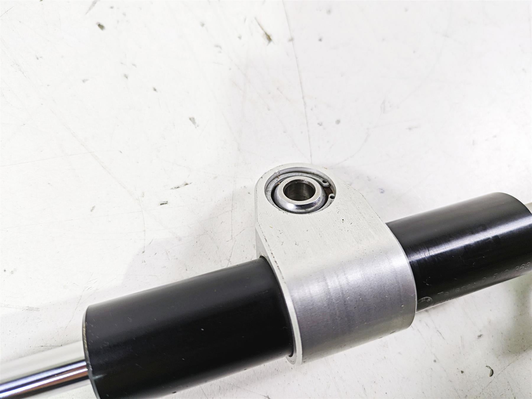2014 BMW R1200 RT RTW K52 Steering Damper + Mounts 32768549363 {{ shop.shopifyCountryName }} - Mototech271