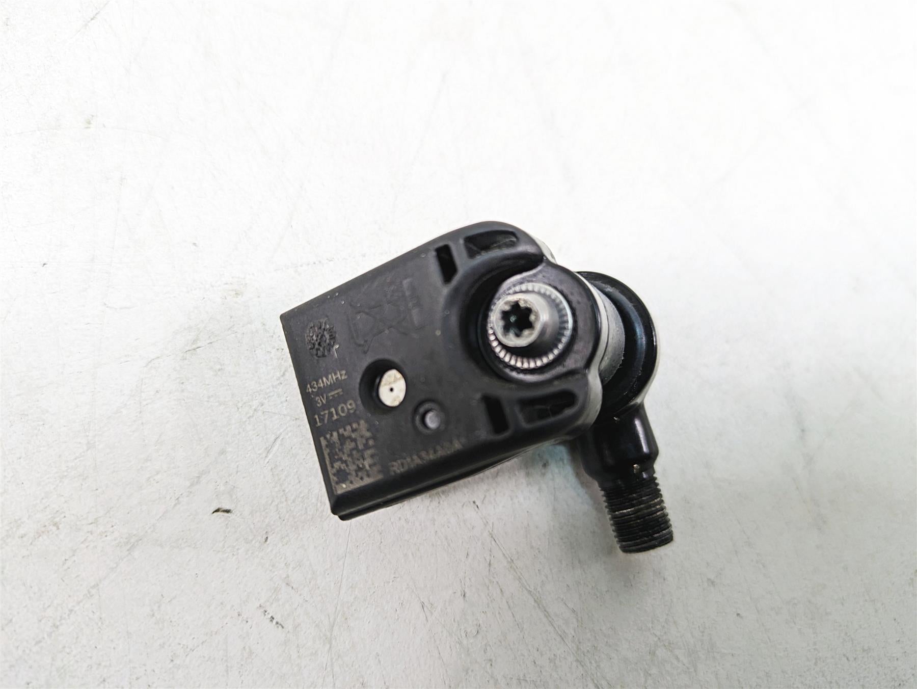 2020 Harley Touring FLHX Street Glide Tpms Tire Pressure Sensors -Read 42300142 {{ shop.shopifyCountryName }} - Mototech271