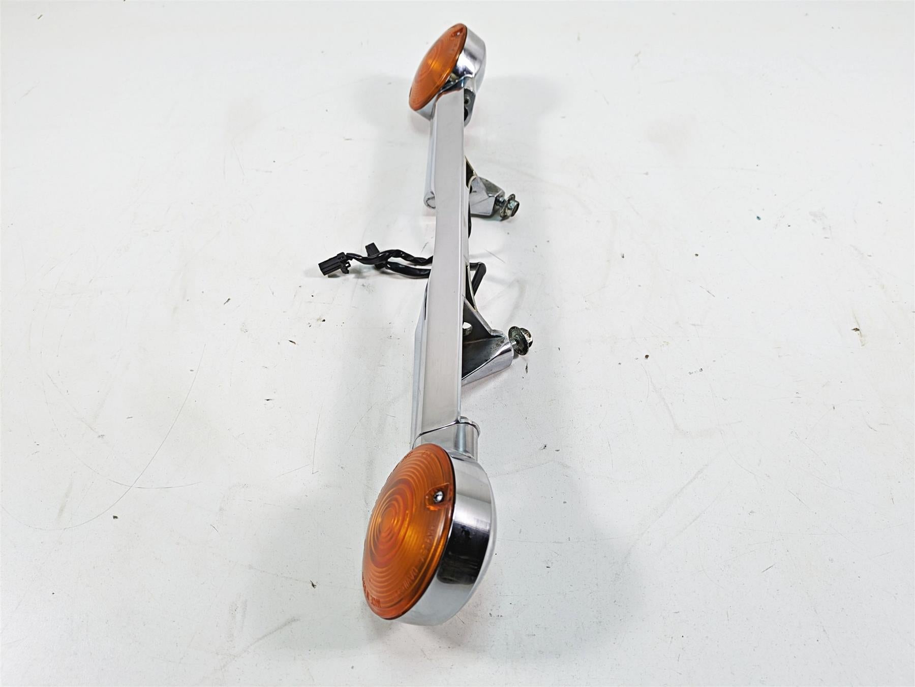 2006 Harley Touring FLHTCUI Electra Glide Rear Turn Signal Blinker Bar 69197-04 {{ shop.shopifyCountryName }} - Mototech271
