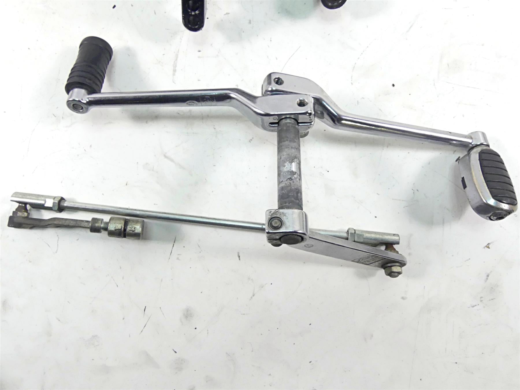 2007 Harley Touring FLHRC Road King Left Front Floorboard Shifter Set 50621-06A {{ shop.shopifyCountryName }} - Mototech271