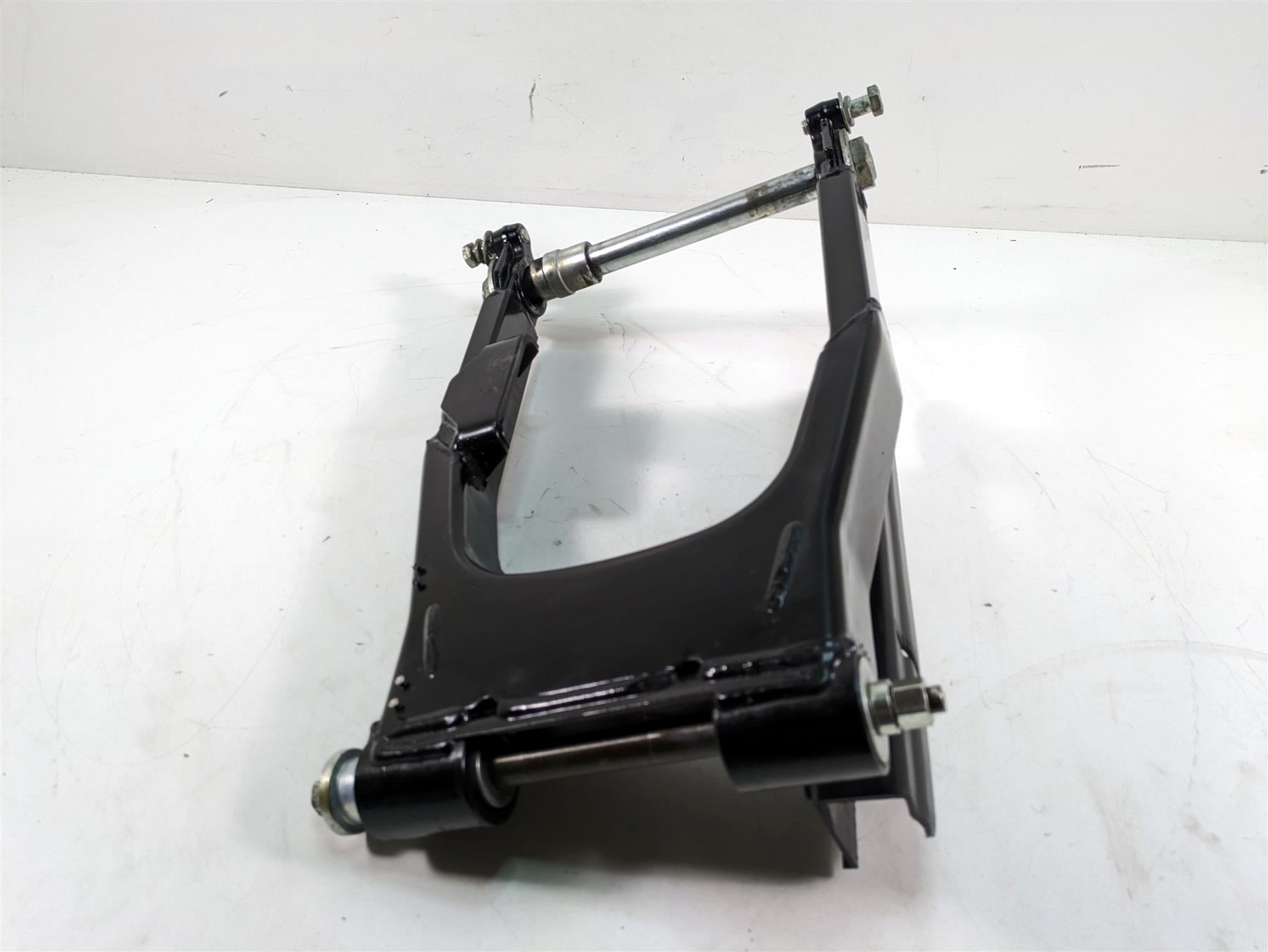2006 Harley Touring FLHTCUI Electra Glide Rear Swing Arm Swingarm 1" 47549-02A {{ shop.shopifyCountryName }} - Mototech271
