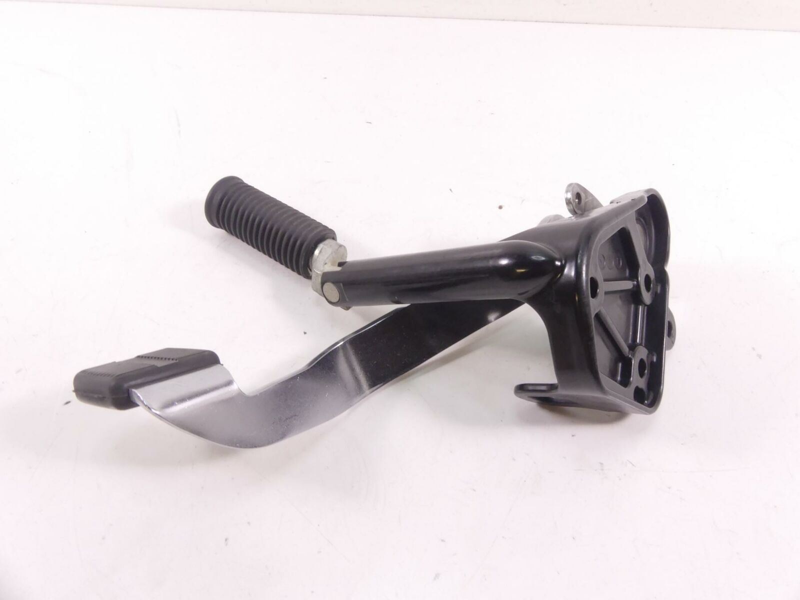 2009 Harley FXCW Softail Rocker Right Footpeg Foot Peg & Brake Pedal Set 5060002 {{ shop.shopifyCountryName }} - Mototech271
