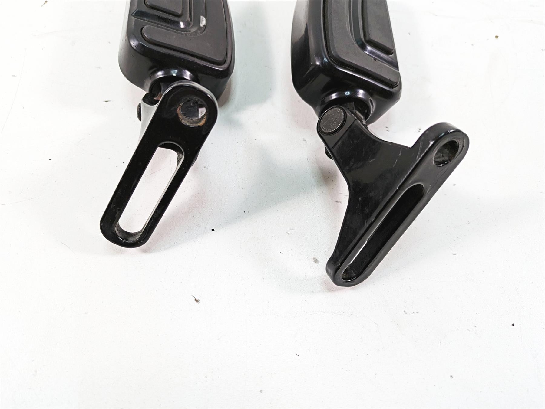 2018 Harley Touring FLHXSE CVO Street Glide Rear Airflow Footpeg Set 50500717 {{ shop.shopifyCountryName }} - Mototech271