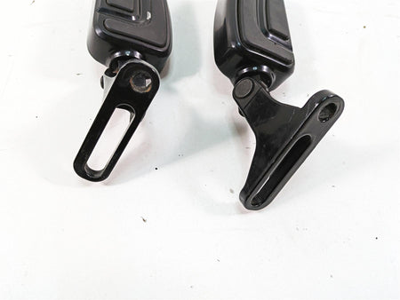 2018 Harley Touring FLHXSE CVO Street Glide Rear Airflow Footpeg Set 50500717 {{ shop.shopifyCountryName }} - Mototech271