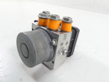 Load image into Gallery viewer, 2021 Harley Softail FLSB Sport Glide Abs Brake Pump Pressure Module 41100044C | Mototech271
