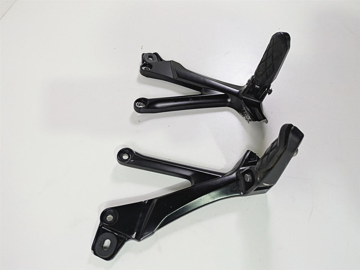 2023 Suzuki GSX1300 RR Hayabusa Rear Passenger Footpeg Set - Read 3600-10L00 {{ shop.shopifyCountryName }} - Mototech271