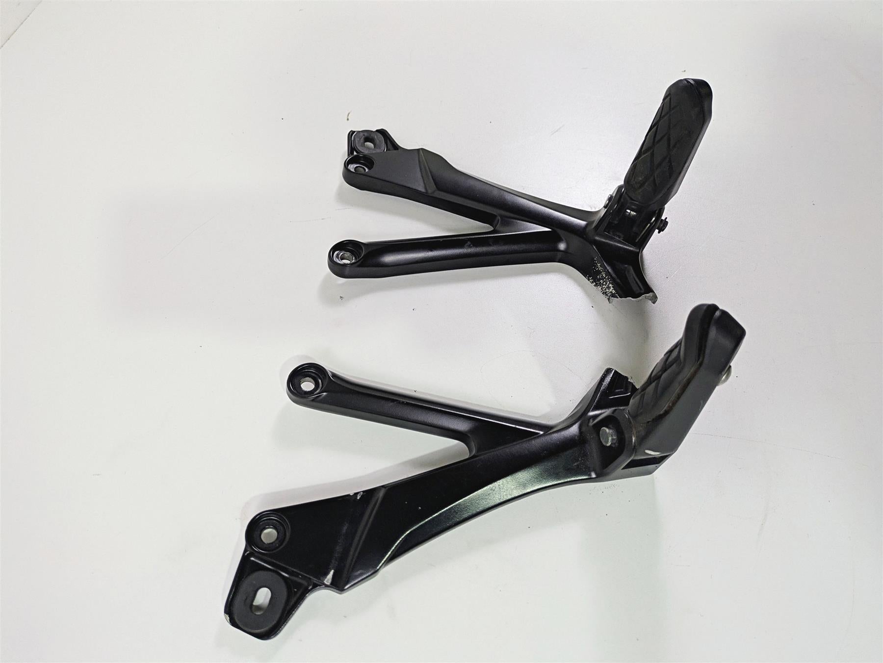 2023 Suzuki GSX1300 RR Hayabusa Rear Passenger Footpeg Set - Read 3600-10L00 {{ shop.shopifyCountryName }} - Mototech271