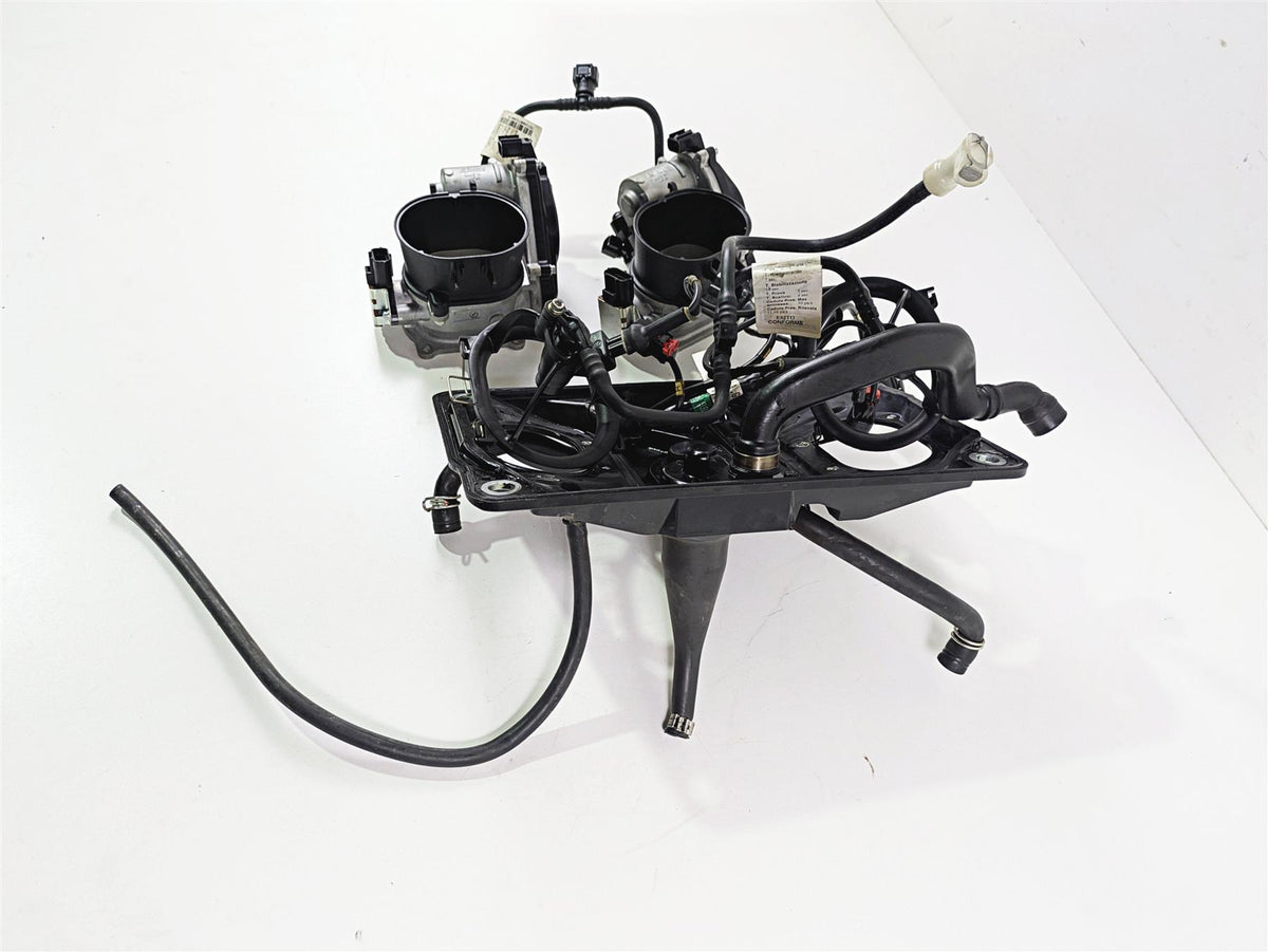 2022 Ducati Streetfighter V2 Throttle Bodies & Air Box Set 44212343B 28241121A {{ shop.shopifyCountryName }} - Mototech271