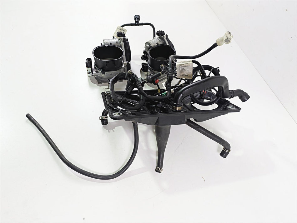 2022 Ducati Streetfighter V2 Throttle Bodies & Air Box Set 44212343B 28241121A {{ shop.shopifyCountryName }} - Mototech271