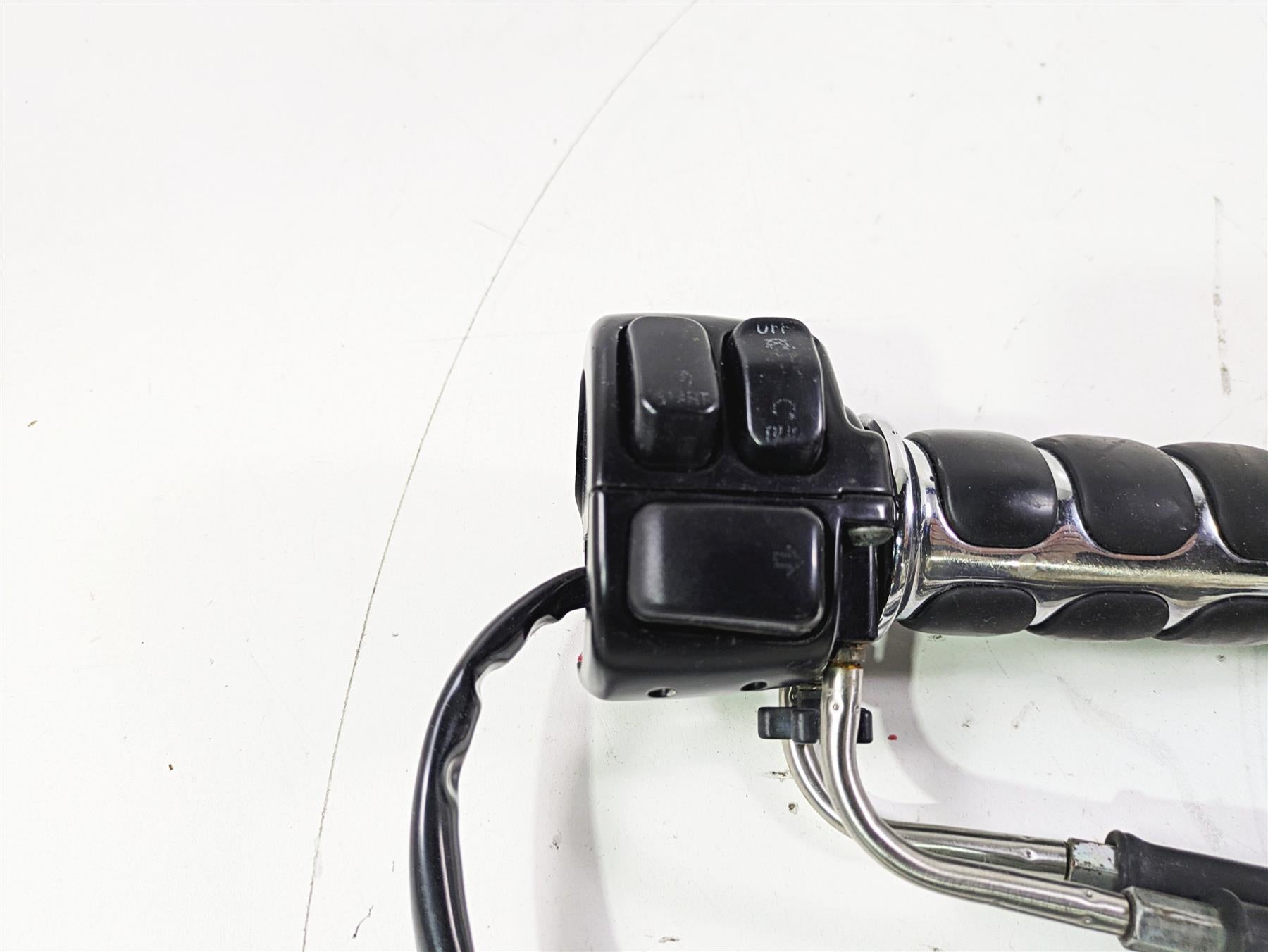 2011 Harley FXDC Dyna Super Glide Right Hand Control Switch & Grips 71684-06A {{ shop.shopifyCountryName }} - Mototech271