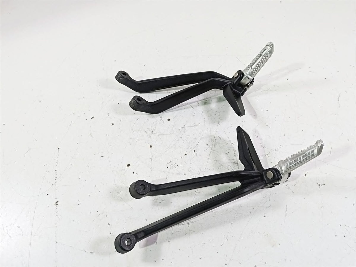 2023 Triumph Street Triple 765 RS Rear Passenger Footpeg Set T2088156 T2088157 {{ shop.shopifyCountryName }} - Mototech271