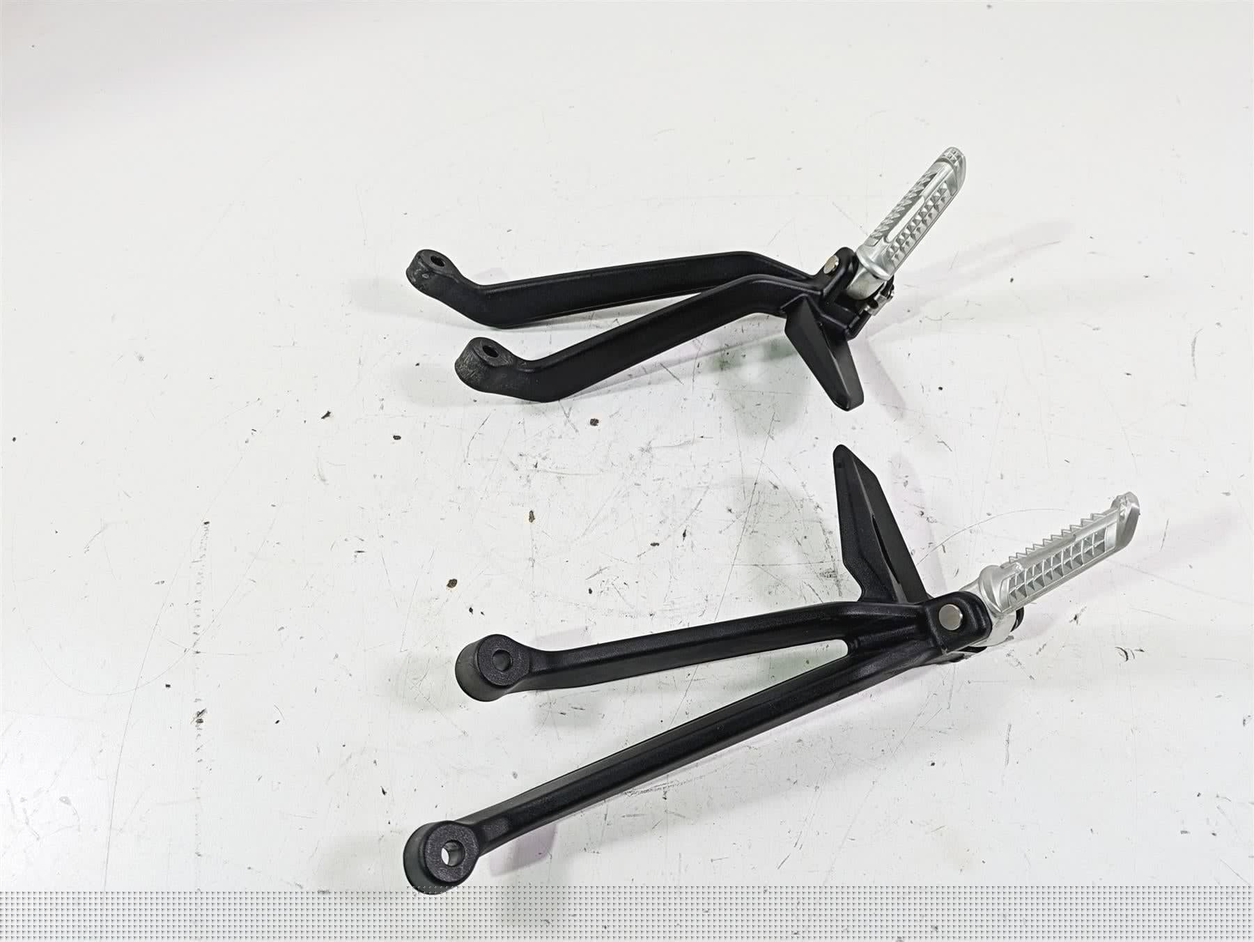 2023 Triumph Street Triple 765 RS Rear Passenger Footpeg Set T2088156 T2088157 {{ shop.shopifyCountryName }} - Mototech271