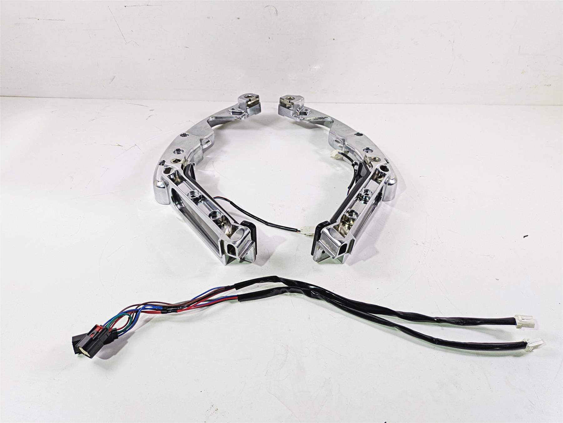 2016 Harley Touring FLHR Road King  Rear Chrome Bag Support & Light Set 90200503