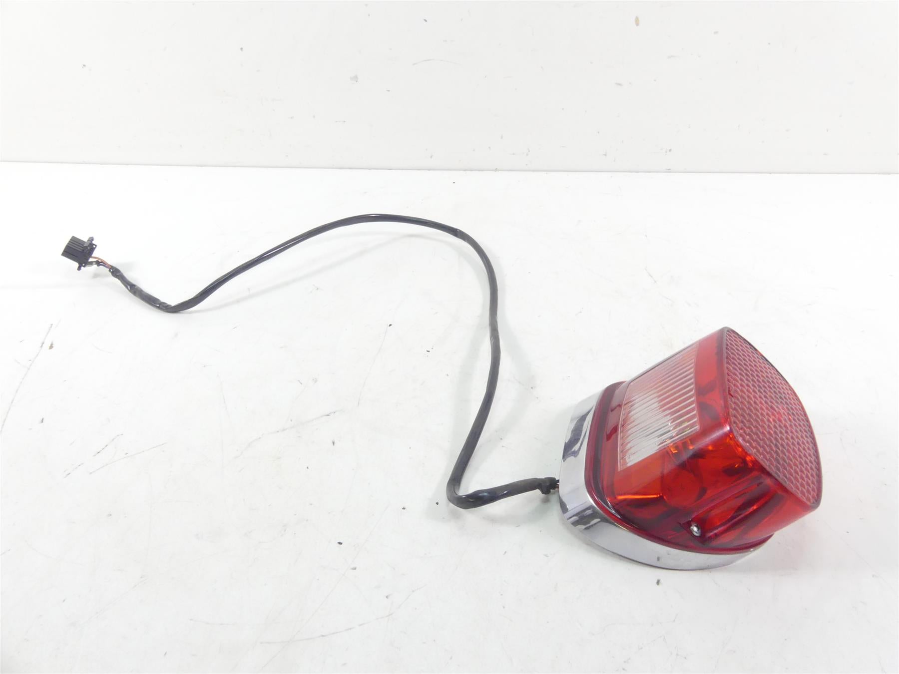 2000 Harley Dyna FXR4 CVO Super Glide Rear Taillight Tail Light Lamp 68048-93B
