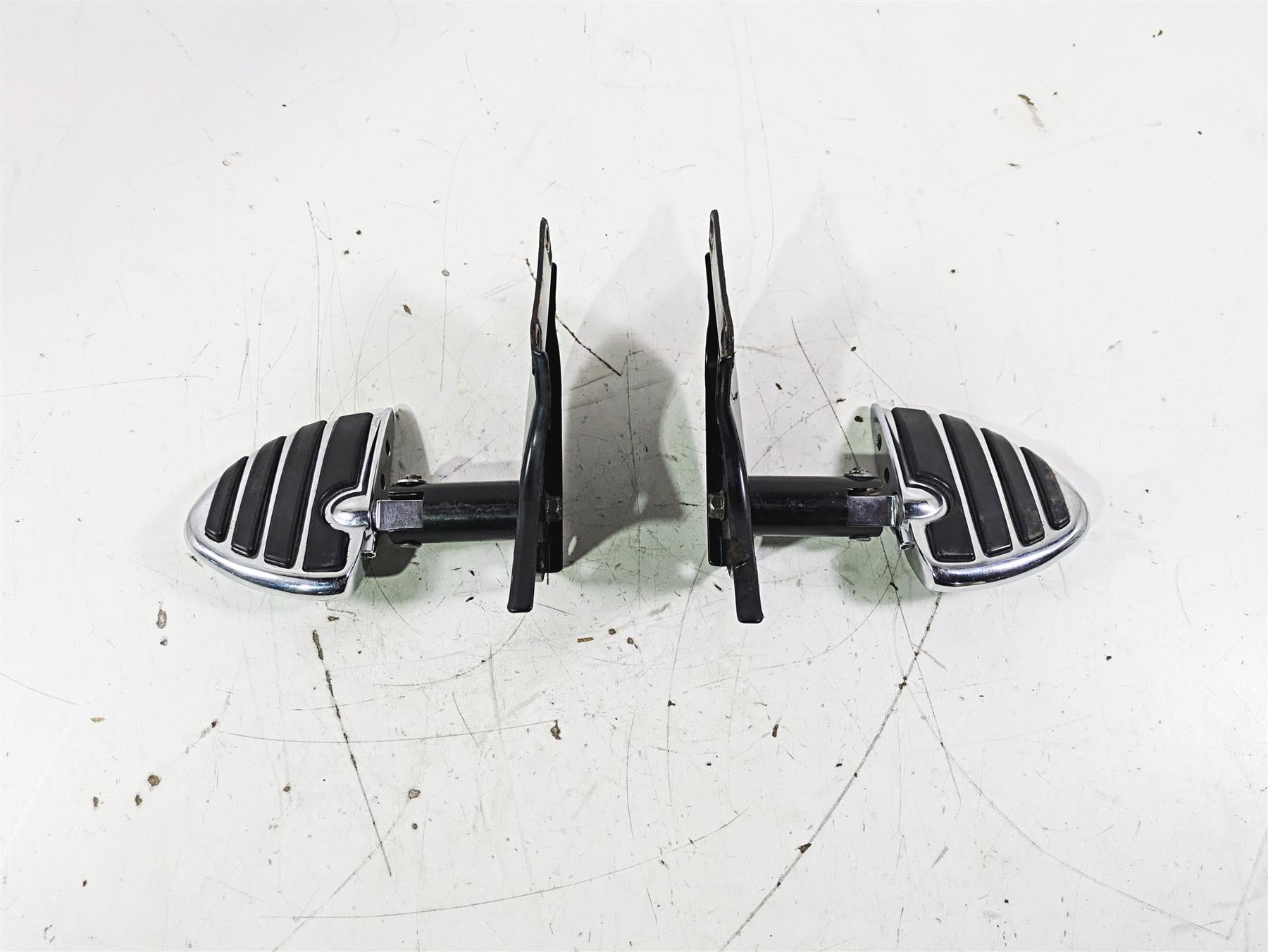 2002 Honda GL1500 CD Valkyrie Deluxe Rear Passenger Footpeg Set 50815-MZ0-000 {{ shop.shopifyCountryName }} - Mototech271