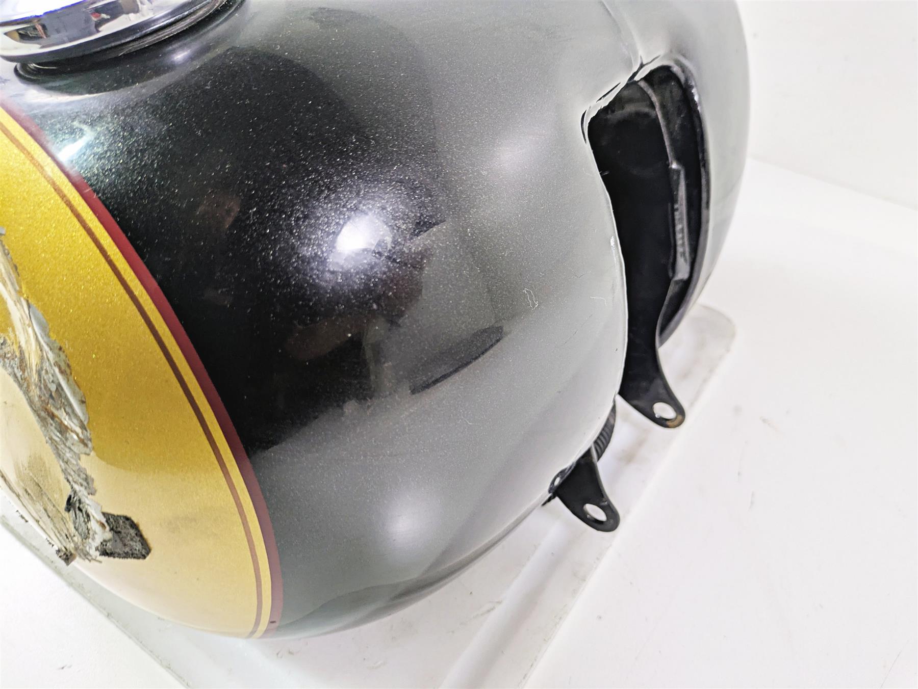 2017 Harley Softail Heritage Classic FLSTC Fuel Gas Petrol Tank 61625-11 {{ shop.shopifyCountryName }} - Mototech271