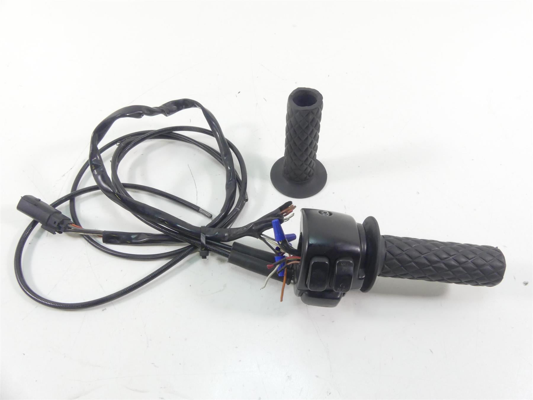 2009 Harley XR1200 Sportster Right Control Switch + Throttle - Read 71684-06A