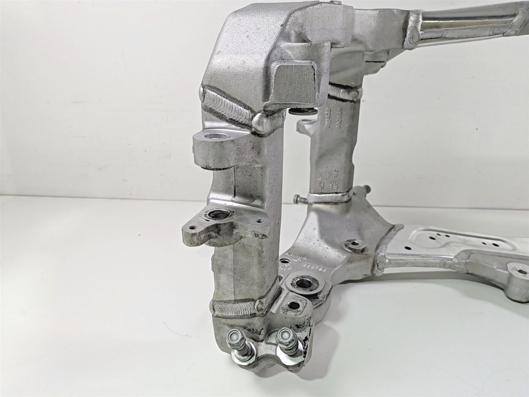 2017 Aprilia RSV 1100 Tuono V4 Factory Straight Main Frame Chassis With Salvage Tennessee Title 896962 {{ shop.shopifyCountryName }} - Mototech271